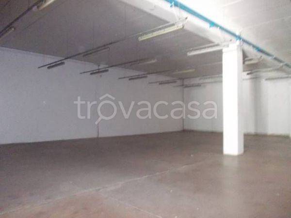 locale commerciale in affitto a Piombino in zona Fiorentina