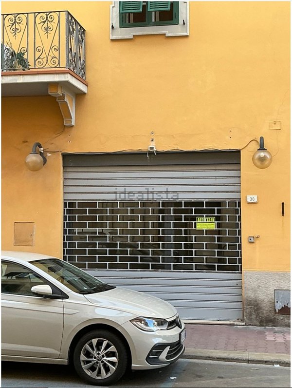locale commerciale in affitto a Piombino