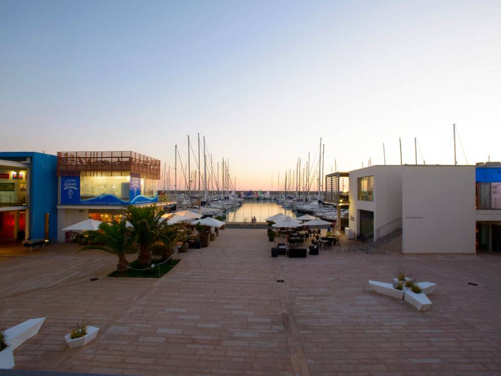 negozio in affitto a Rosignano Marittimo in zona Rosignano Solvay