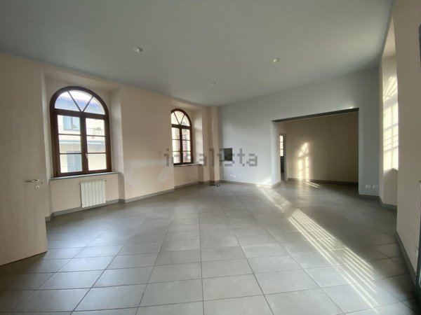 locale commerciale in affitto a Fontaneto d'Agogna