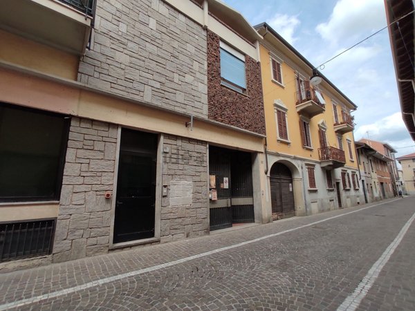 locale commerciale in affitto a Galliate