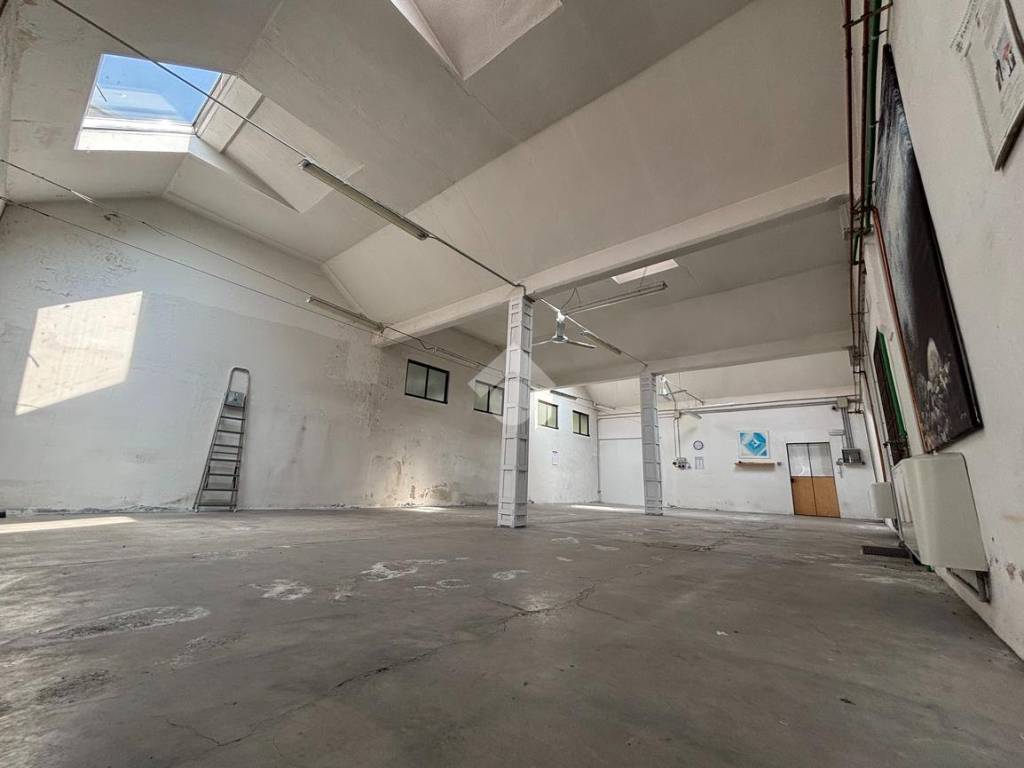 locale commerciale in affitto a Galliate