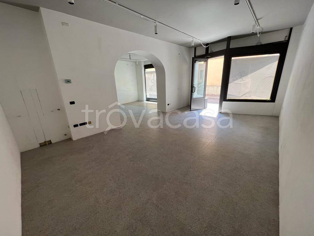 negozio in affitto a Galliate