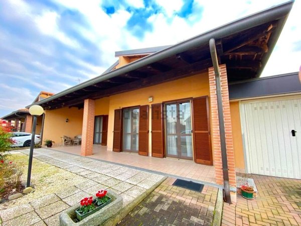 casa indipendente in affitto a Garbagna Novarese