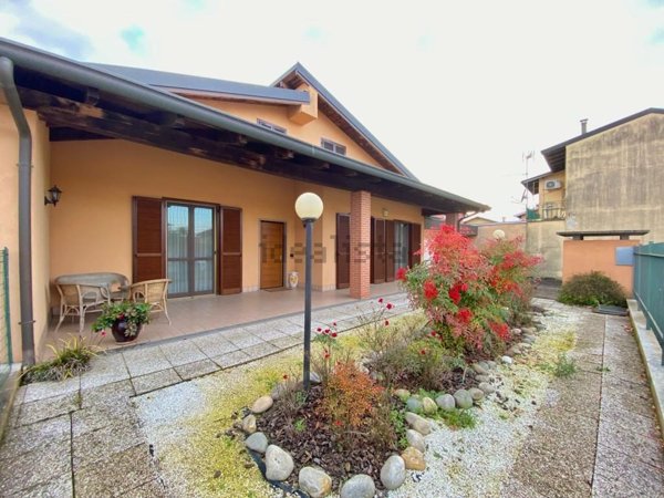 casa indipendente in affitto a Garbagna Novarese