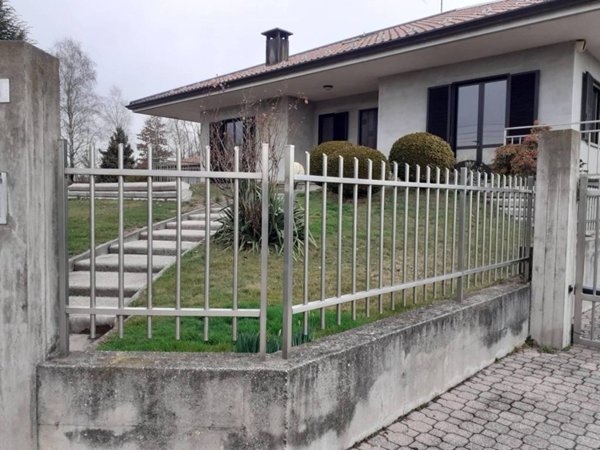casa indipendente in affitto a Gozzano