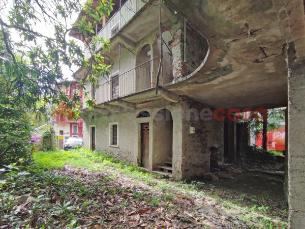 casa indipendente in affitto a Lesa in zona Solcio