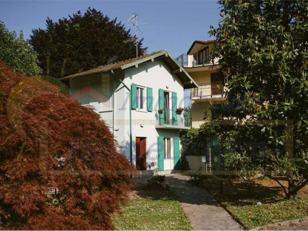 appartamento in affitto a Lesa in zona Comnago