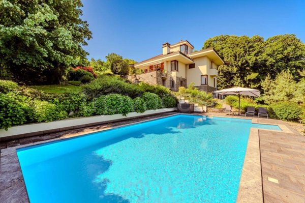 casa indipendente in affitto a Meina in zona Ghevio
