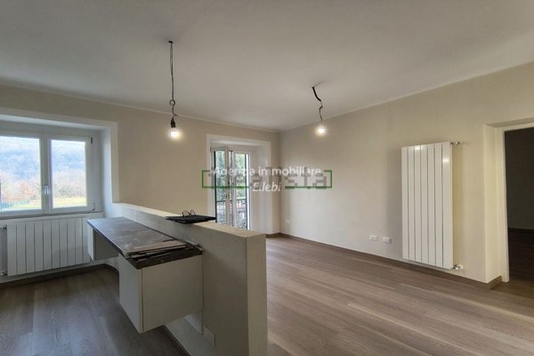 appartamento in affitto a Meina in zona Ghevio