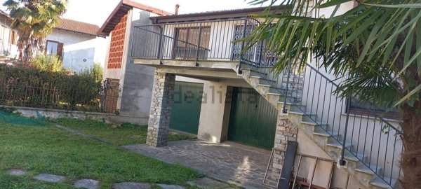 appartamento in affitto a Meina in zona Ghevio