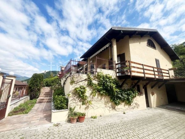 casa indipendente in affitto a Miasino