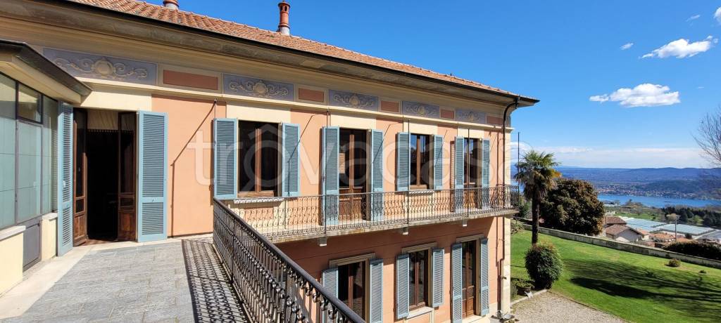 appartamento in affitto a Nebbiuno in zona Tapigliano