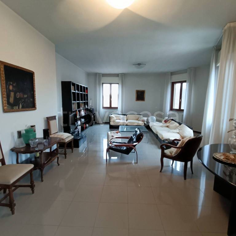 appartamento in affitto a Novara in zona Centro Città