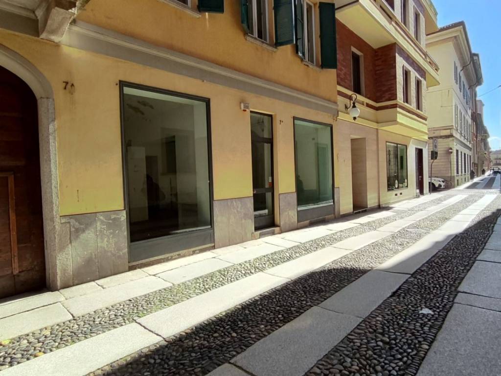 negozio in affitto a Novara in zona Centro Città