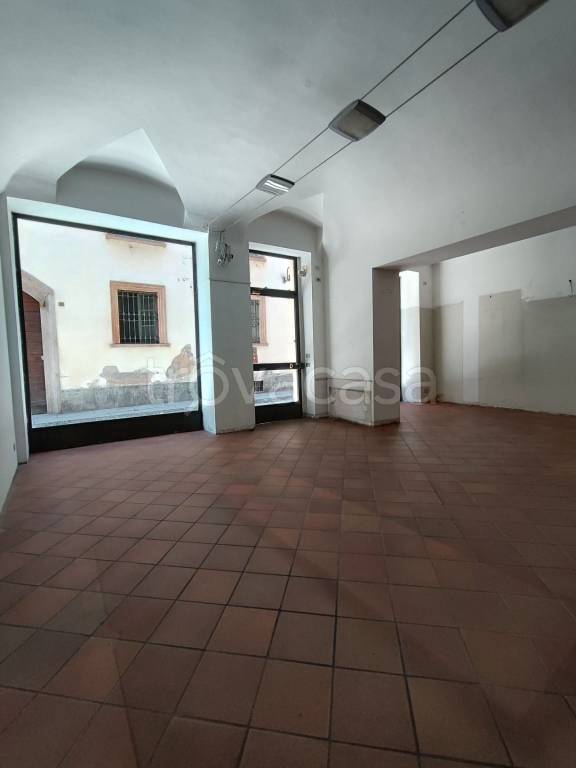 negozio in affitto a Novara in zona Centro Città