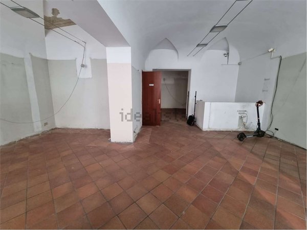 locale commerciale in affitto a Novara in zona Centro Città