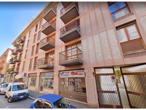 negozio in affitto a Novara in zona Centro Città