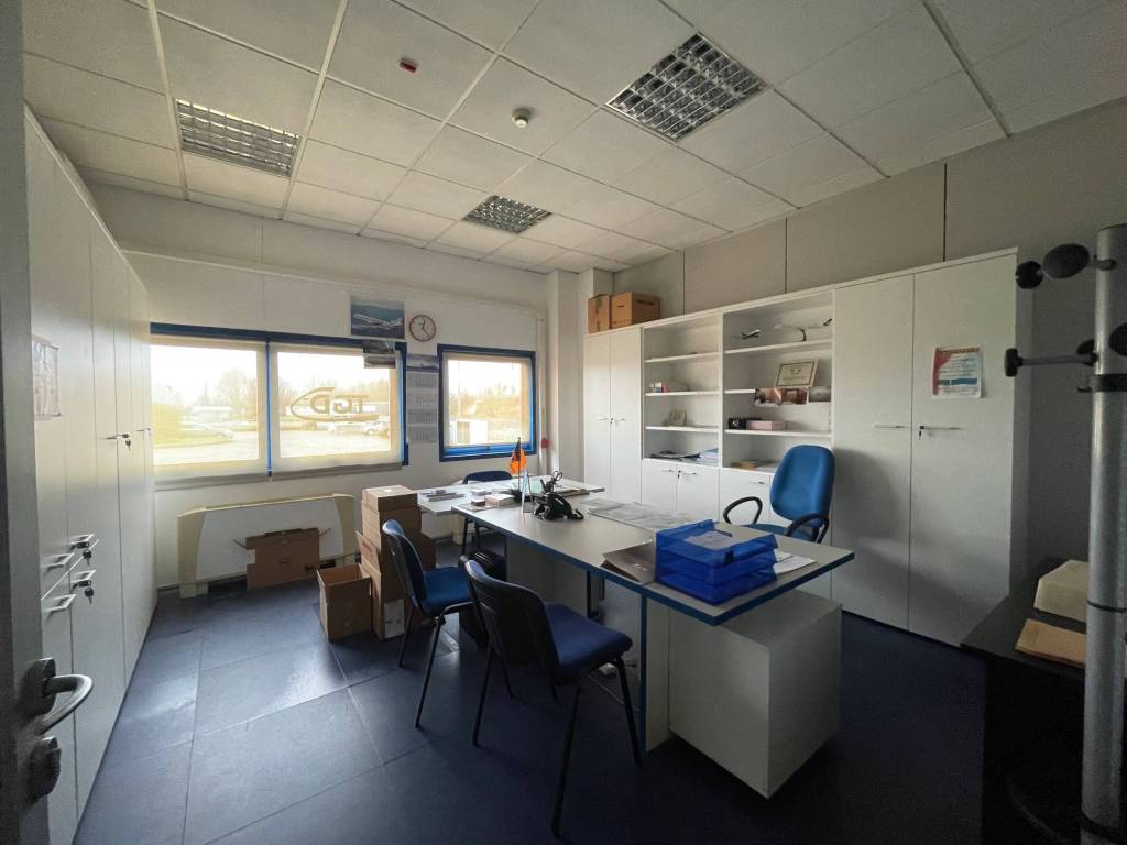 ufficio in affitto a Novara in zona Pernate