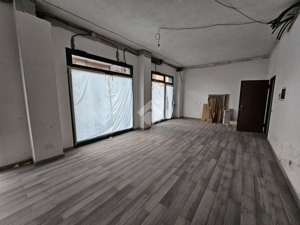 negozio in affitto a Novara in zona zona Agogna - San Paolo