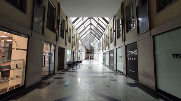 negozio in affitto a Novara in zona Centro Città