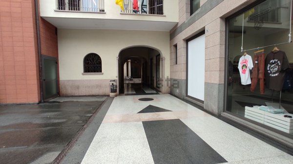 negozio in affitto a Novara in zona Centro Città