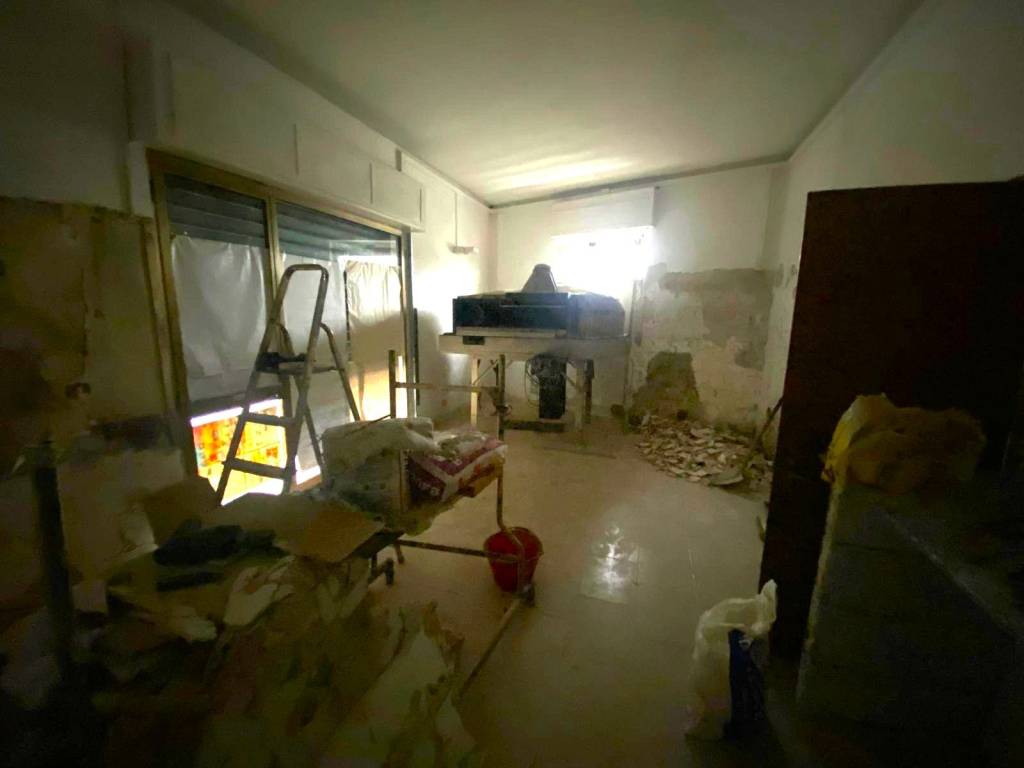 negozio in affitto a Novara in zona zona Cittadella - Villaggio Dalmazia