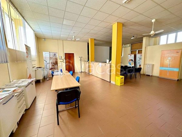 locale commerciale in affitto a Novara in zona Zona Santa Rita