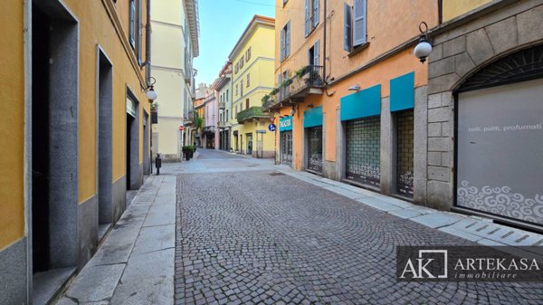negozio in affitto a Novara in zona Centro Città