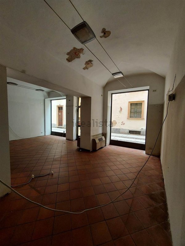 negozio in affitto a Novara