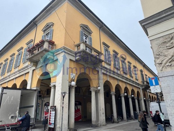 negozio in affitto a Novara in zona Centro Città