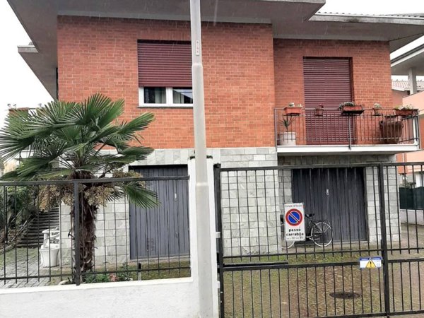 appartamento in affitto a Novara in zona Vignale