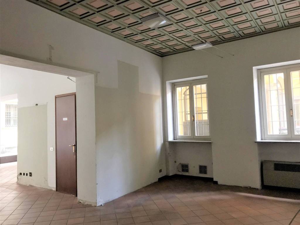 negozio in affitto a Novara in zona Centro Città