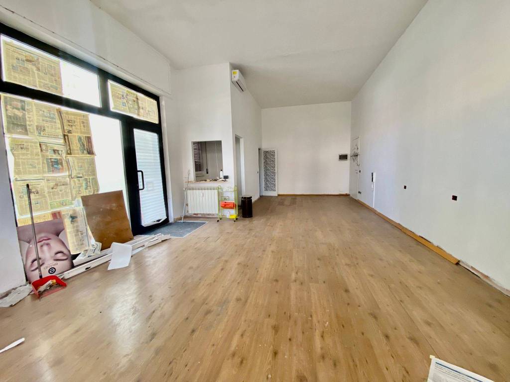 negozio in affitto a Novara in zona zona Cittadella - Villaggio Dalmazia