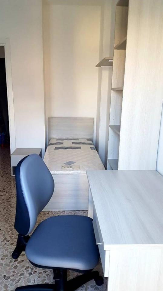 negozio in affitto a Novara in zona zona Porta Mortara