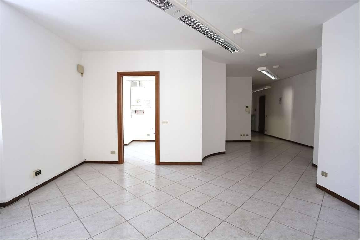 appartamento in affitto a Novara in zona Centro Città
