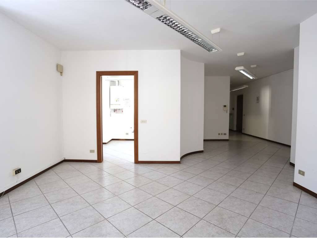 ufficio in affitto a Novara in zona Centro Città