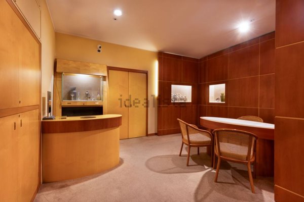 locale commerciale in affitto a Novara in zona Centro Città