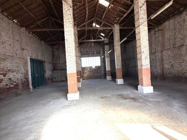 locale commerciale a Novara in zona zona Cittadella - Villaggio Dalmazia