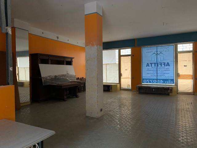 negozio in affitto a Novara in zona zona Sacro Cuore