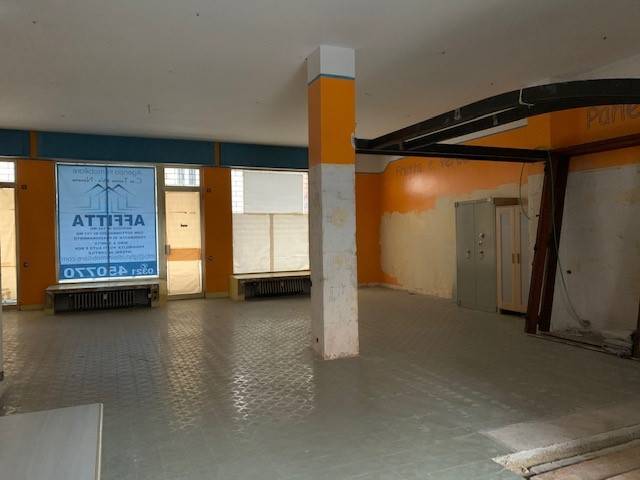 negozio in affitto a Novara in zona zona Sacro Cuore