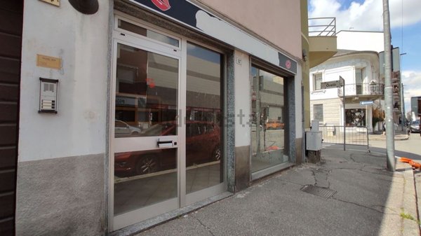 negozio in affitto a Novara in zona Centro Città