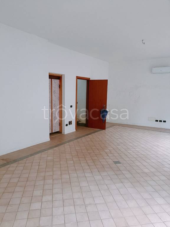 negozio in affitto a Novara in zona zona Sant'Agabio