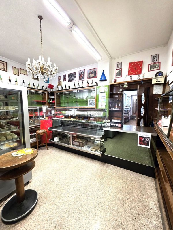 negozio in affitto a Novara in zona Centro Città