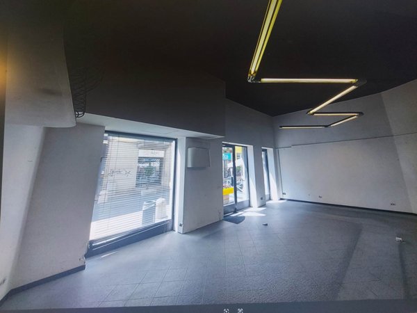 negozio in affitto a Novara in zona Centro Città