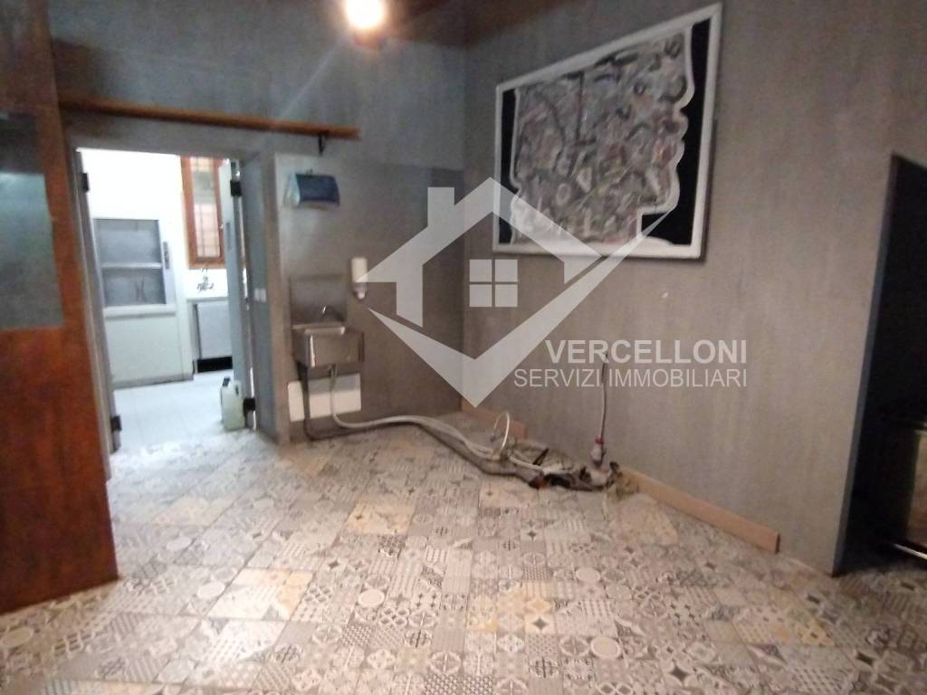 negozio in affitto a Novara in zona Centro Città