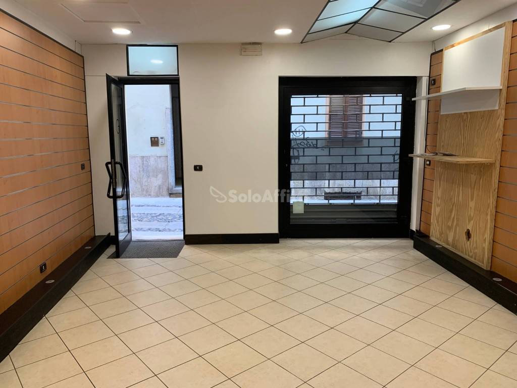 negozio in affitto a Novara in zona Centro Città