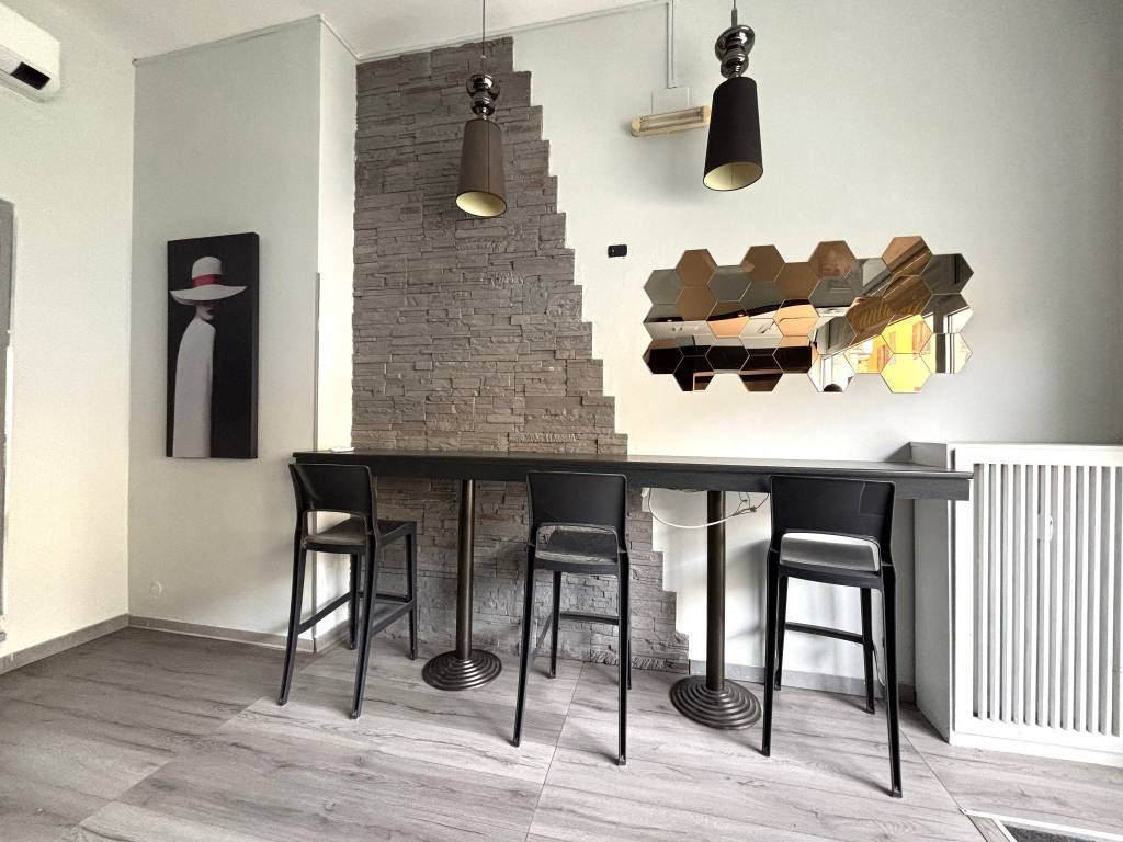negozio in affitto a Novara in zona Centro Città