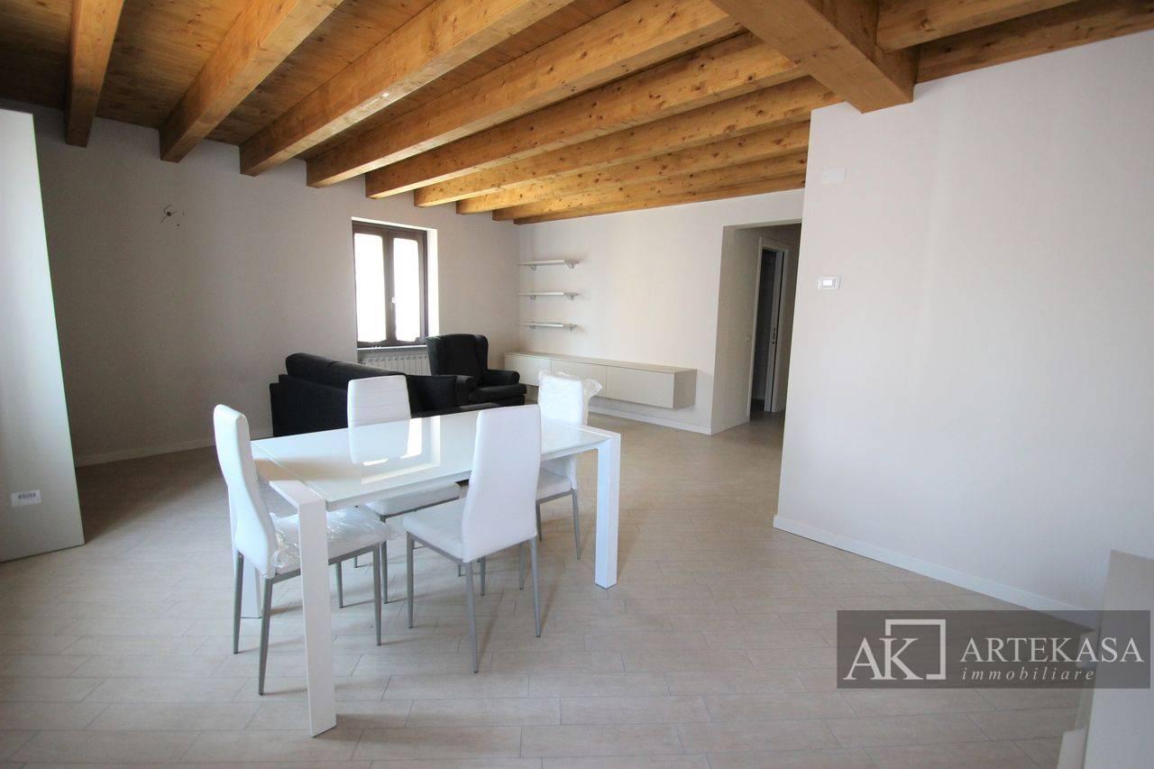 appartamento in affitto a Novara in zona Centro Città