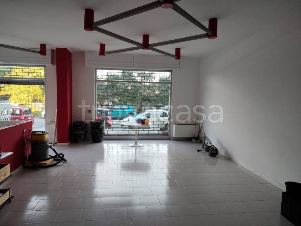 negozio in affitto a Novara in zona Centro Città